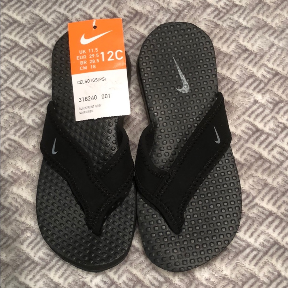 Kids size 11.5/12C Nike flip flops